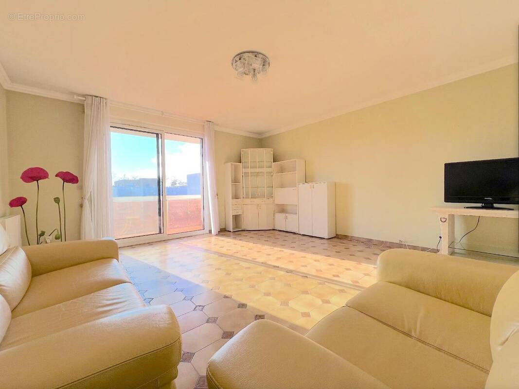   - Appartement à DECINES-CHARPIEU