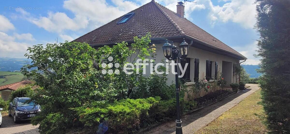 Maison à SAINT-GENEST-LERPT