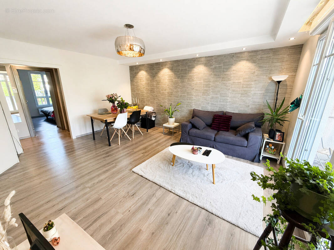Appartement à VILLY-LE-PELLOUX