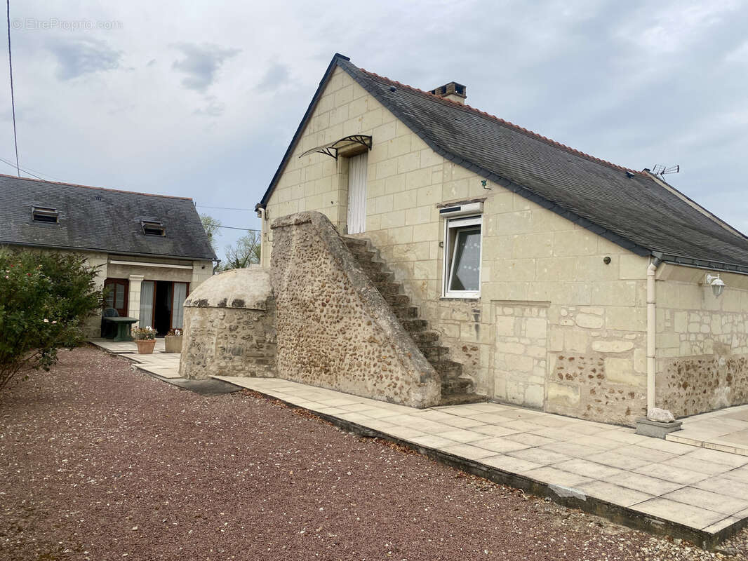 Ensemble immobilier en tuffeau avec dépendances sur un terrain de 3401m2. Idéale projet familiale, gîtes, acti - photo 6