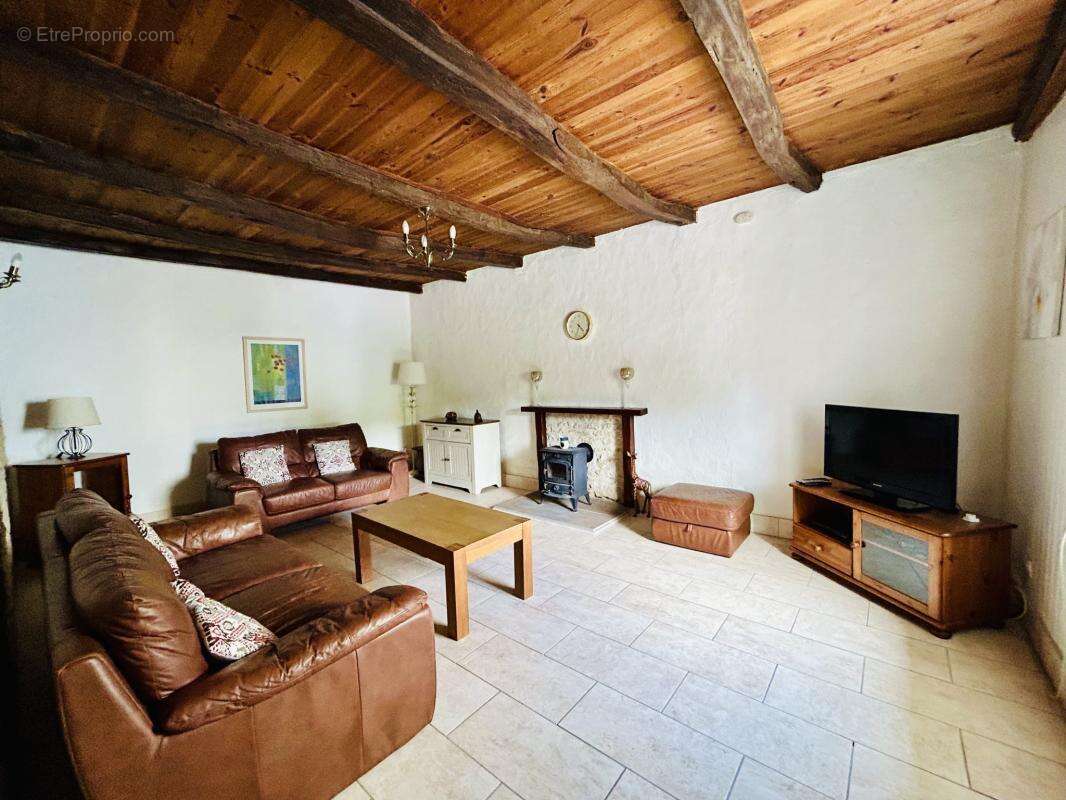 Propriété de Caractère avec Gîte, 6 chambres et Grange à Rén - photo 7