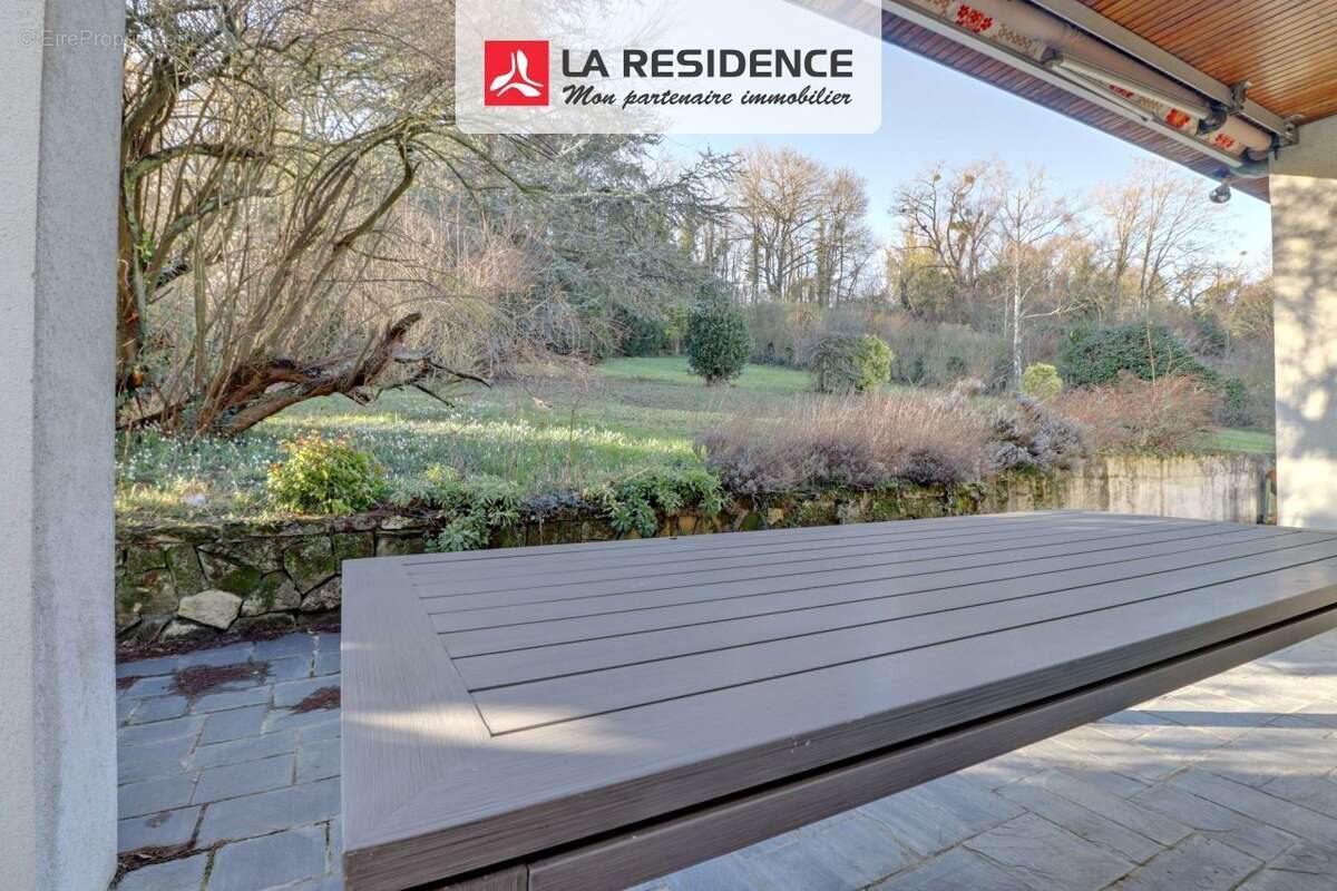 Maison 200 m² à Saint-Germain-En-Laye  - photo 2
