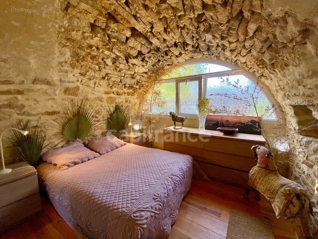 Entre Uzès et La Roque-sur-Cèze, Éden Provençal : Mas du XVIIIe & Son Domaine Privé sur 3,3 hectares - photo 10