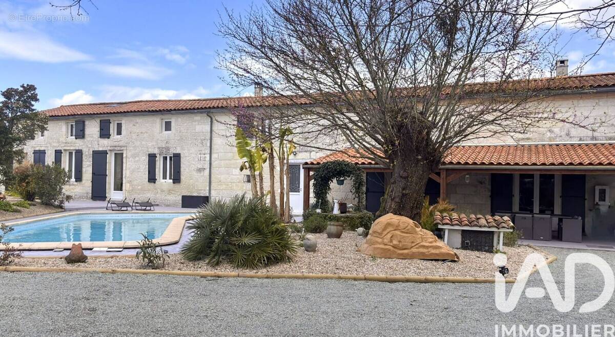 Photo 1 - Maison à LES GONDS