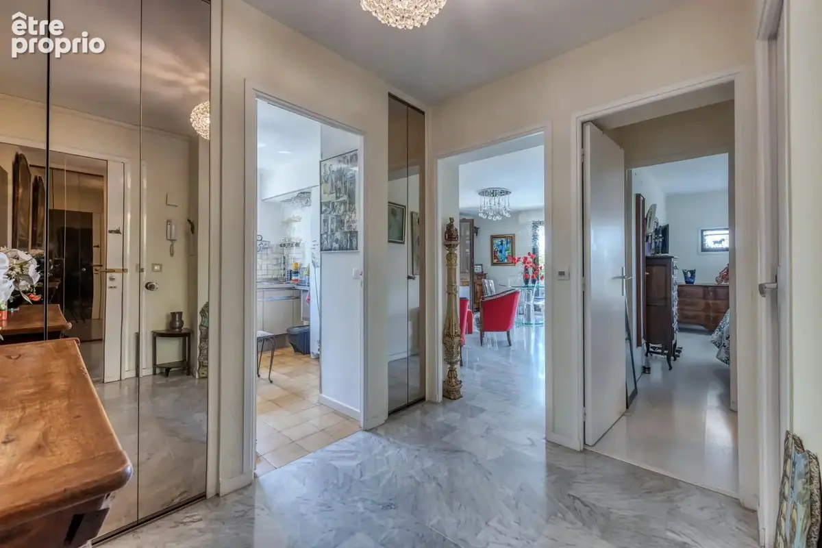 CANNES Petit Juas - Appartement 3 pièces avec piscine, garage, parking et cave - photo 9