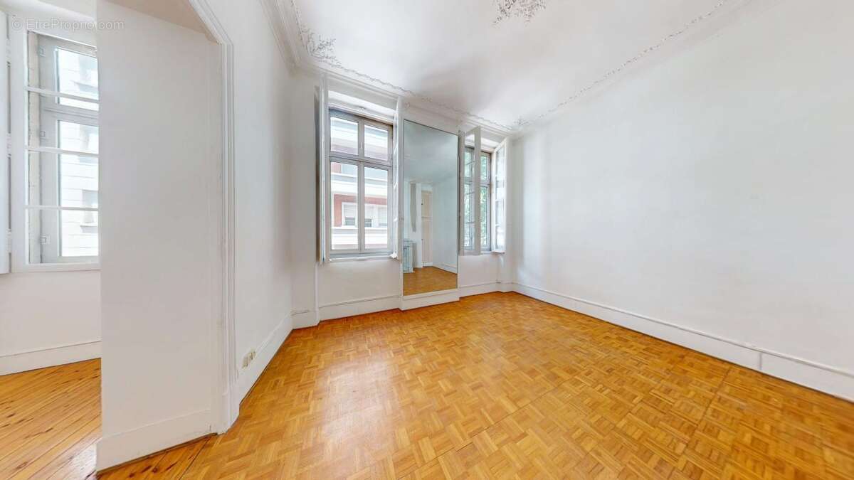 Appartement T4/5 traversant - Saint-Sernin / Jeanne d'Arc - photo 12
