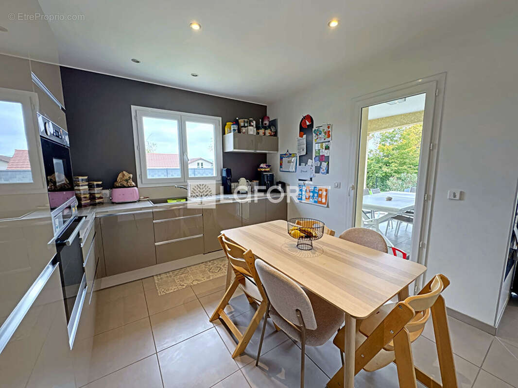 Maison à SAINT-ETIENNE-DU-BOIS