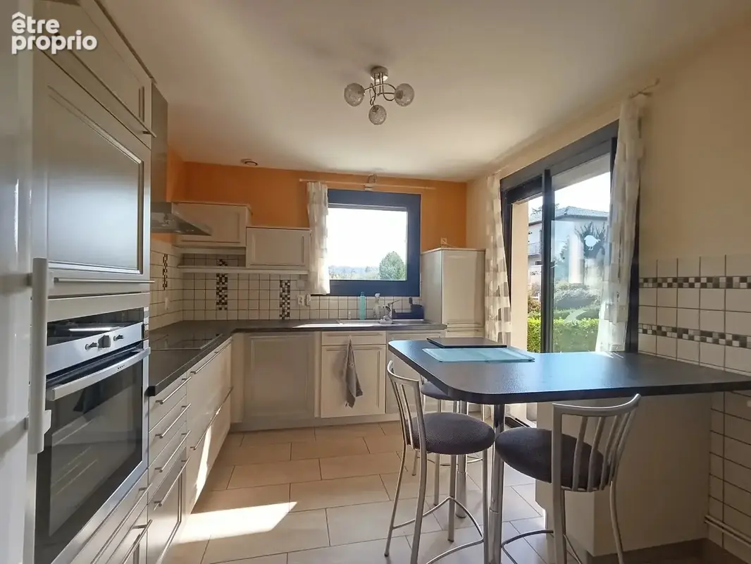 Maison familiale de 180m² à Saint-Genest-Lerpt - photo 4