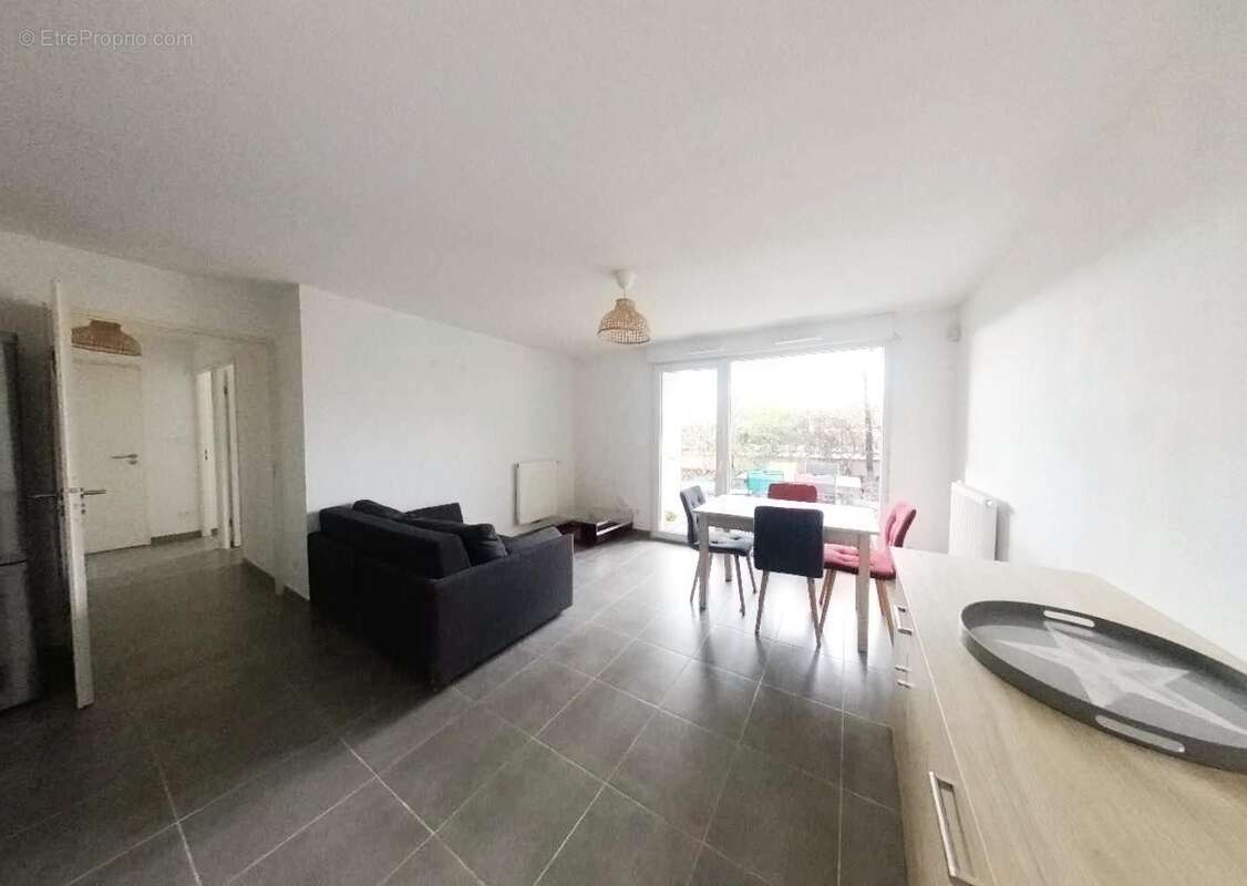   - Appartement à TOURNEFEUILLE