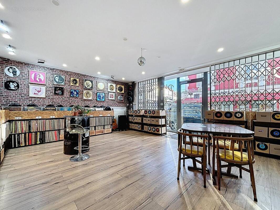 Photo 1 - Commerce à LAMORLAYE