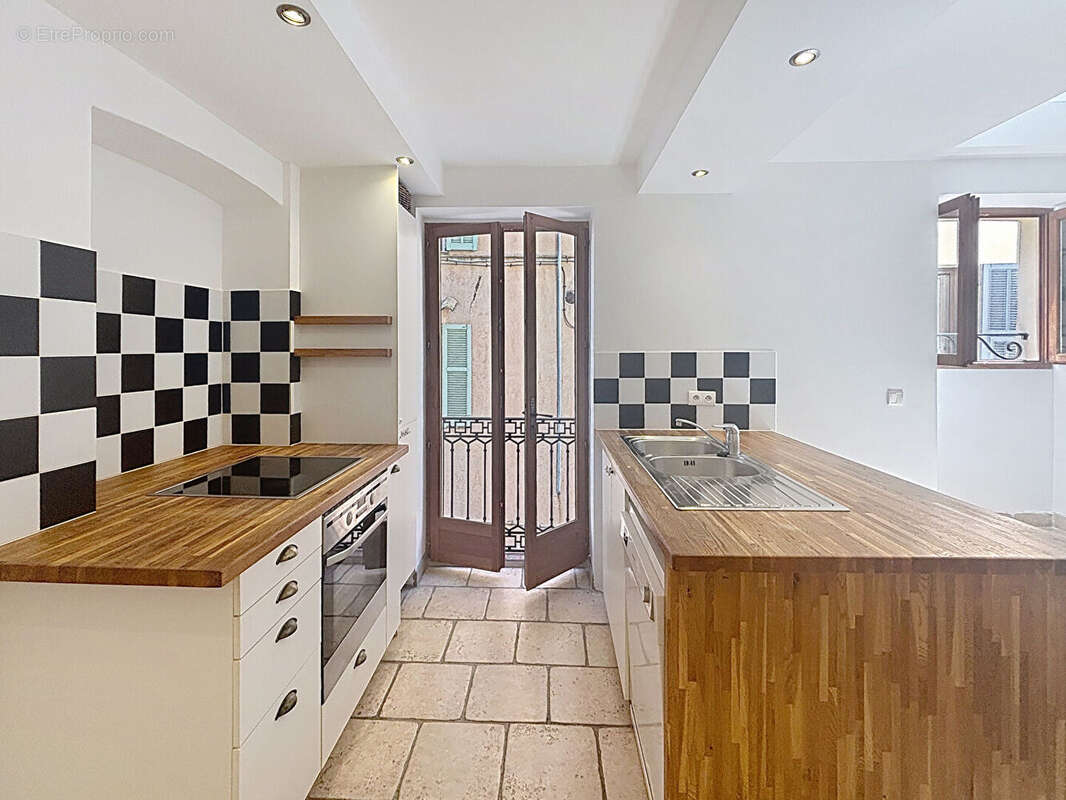 Appartement à ROQUEBRUNE-CAP-MARTIN