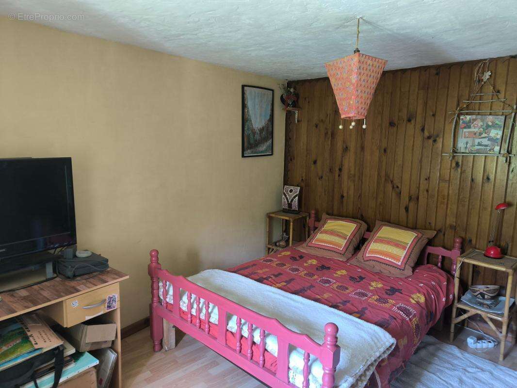 Maison en pierre  de 126 m2 terrain 5781 m2 + dependances+ gite - photo 8