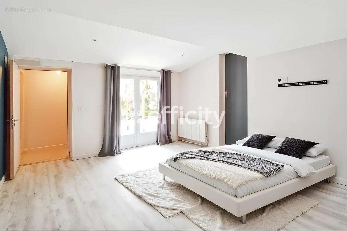 Maison à CROIX-CHAPEAU