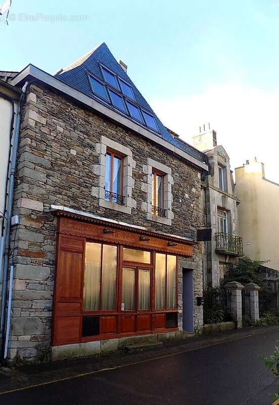 Maison de caractère dans le centre de CARHAIX - photo 2