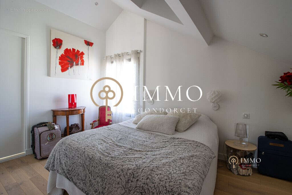 Maison à L'HAY-LES-ROSES