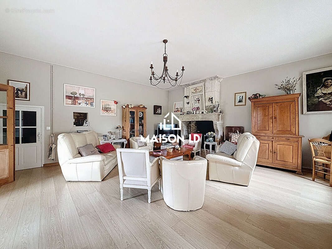 Maison à VERSAINVILLE