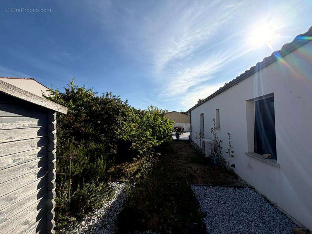 A Meursac Maison de plain pied  de 99.5 m2 avec piscine - photo 10
