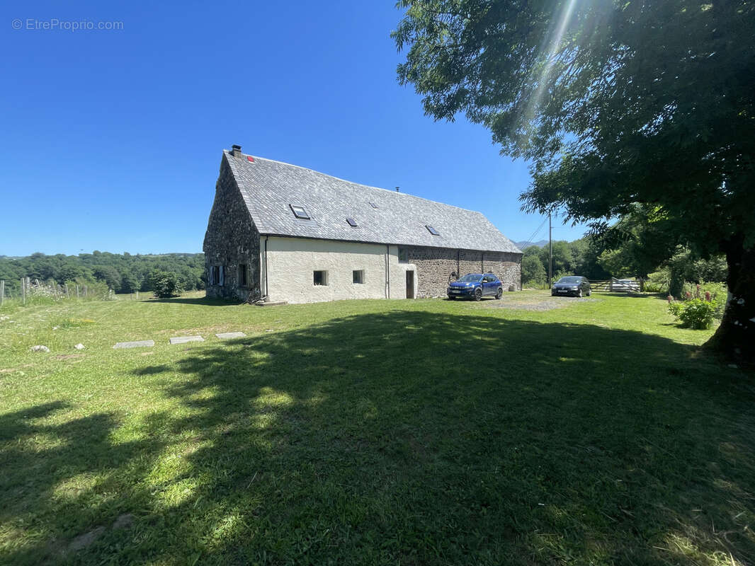 Maison à LA TOUR-D'AUVERGNE