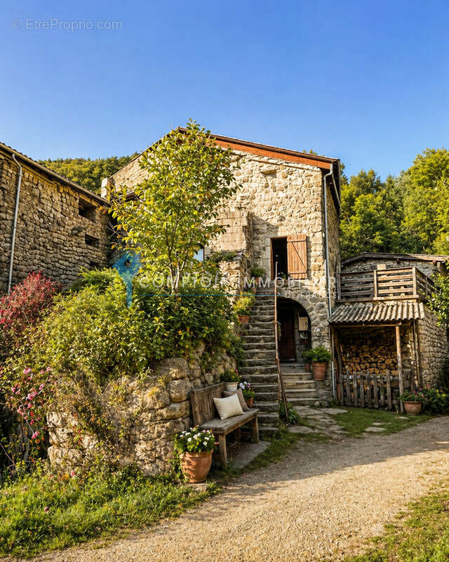 Maison à MONTPEZAT-SOUS-BAUZON
