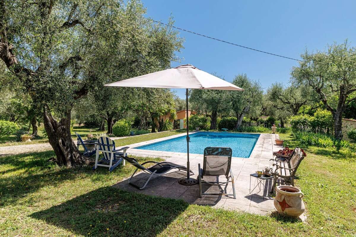 Maison à CHATEAUNEUF-GRASSE