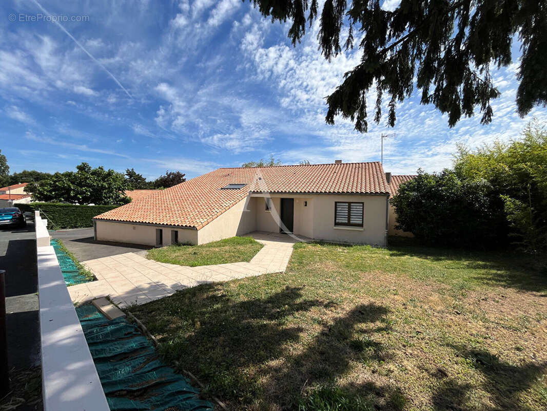 Maison à LES HERBIERS