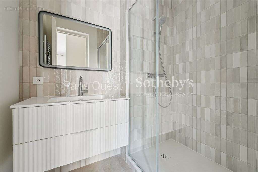 Appartement à PARIS-16E