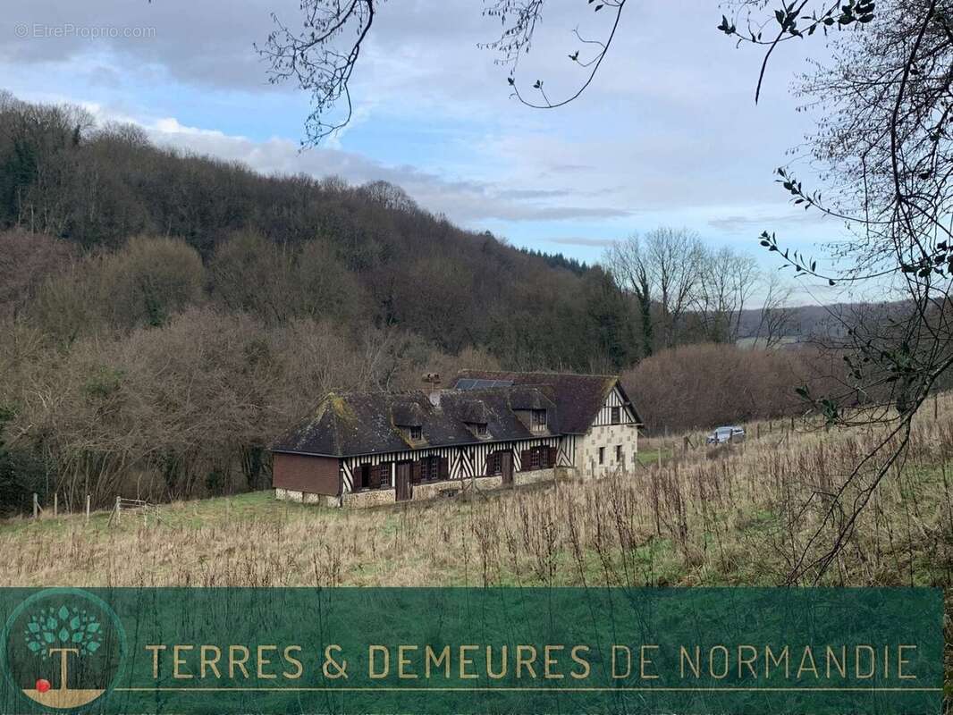 Maison à SAINT-MARTIN-DE-BIENFAITE-LA-CRESSONNIERE