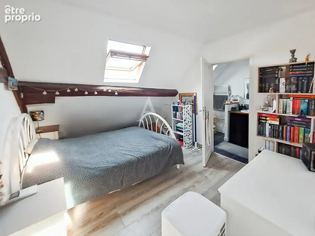 ARPAJON - Grande Rue - Appartement T1 de charme en dernier étage - photo 5