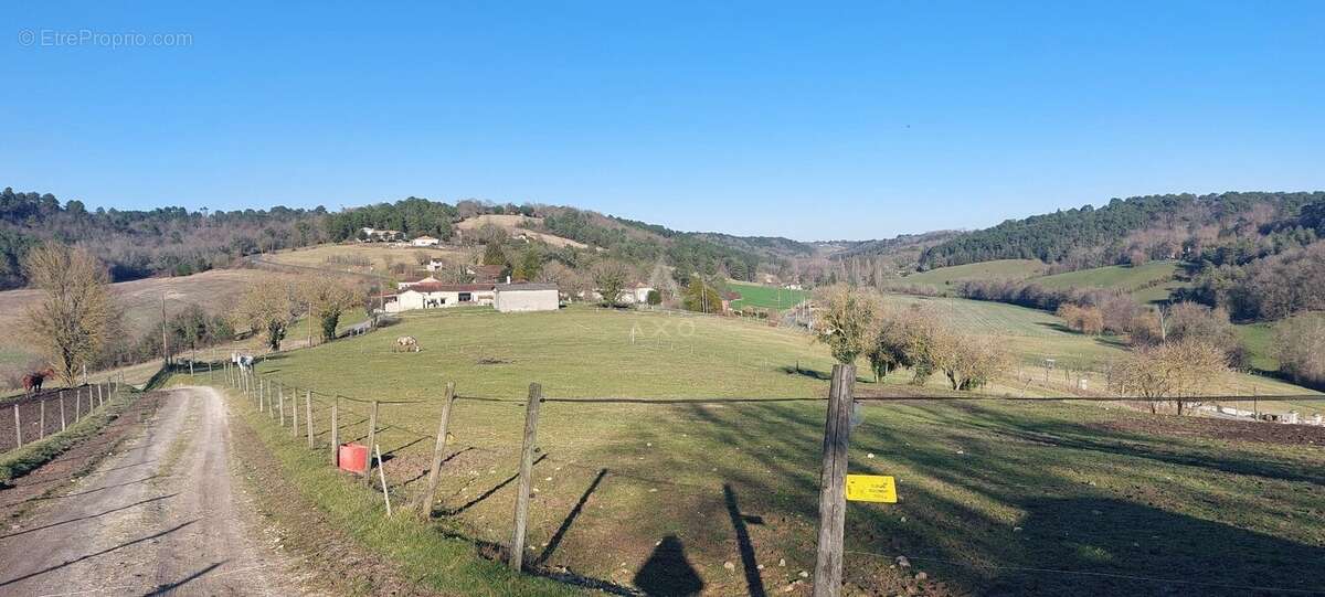Maison à MANZAC-SUR-VERN