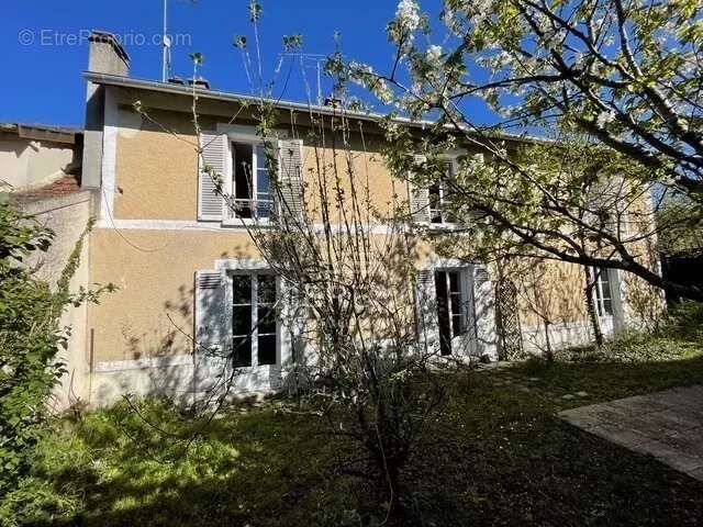 Maison à JANVILLE-SUR-JUINE