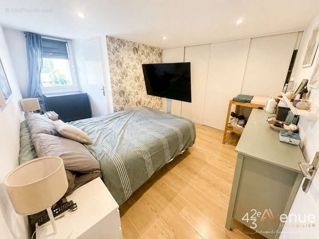 Appartement à SAINT-GENEST-LERPT