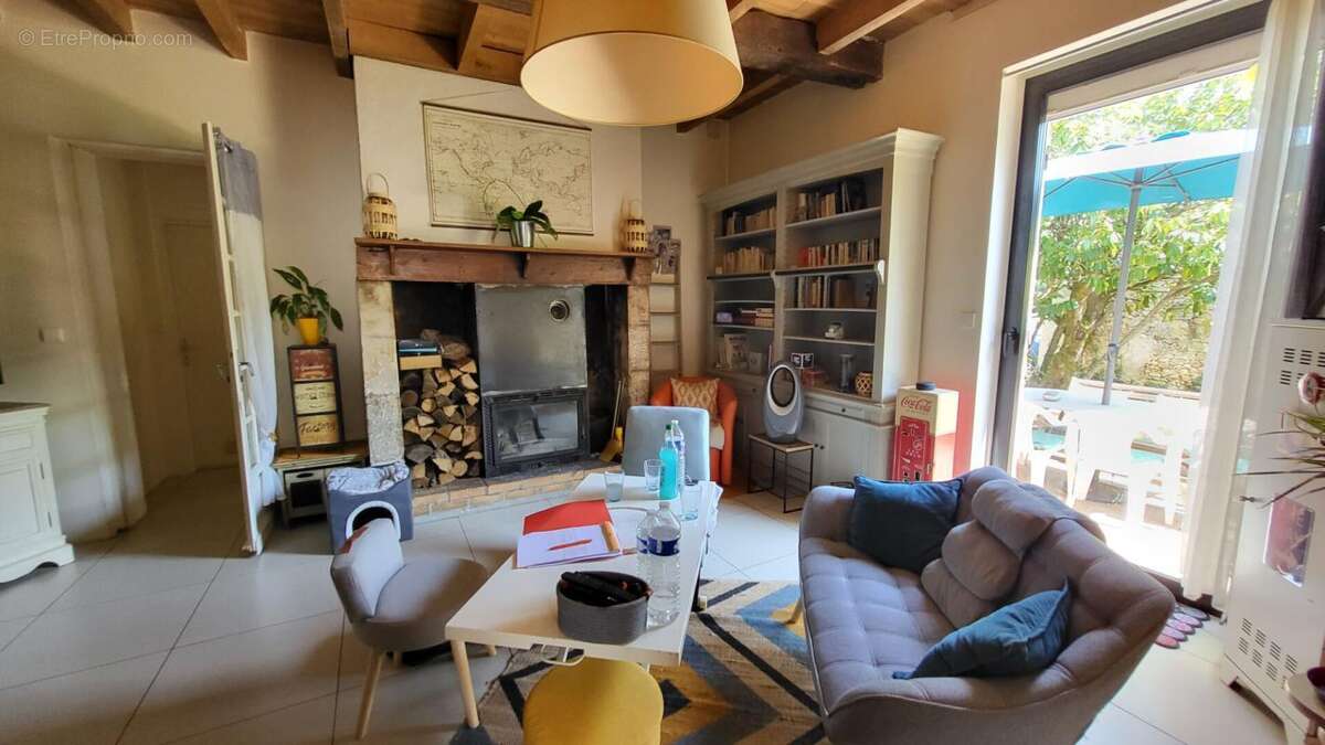 24140 Eyraud Crempse Maurens Maison ancienne en pierres  et petite grange sur parcelle de 3093 m² - photo 11