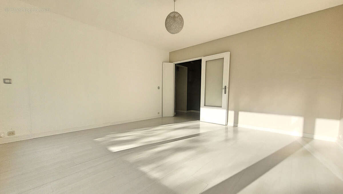 Appartement à LE COUDRAY-MONTCEAUX