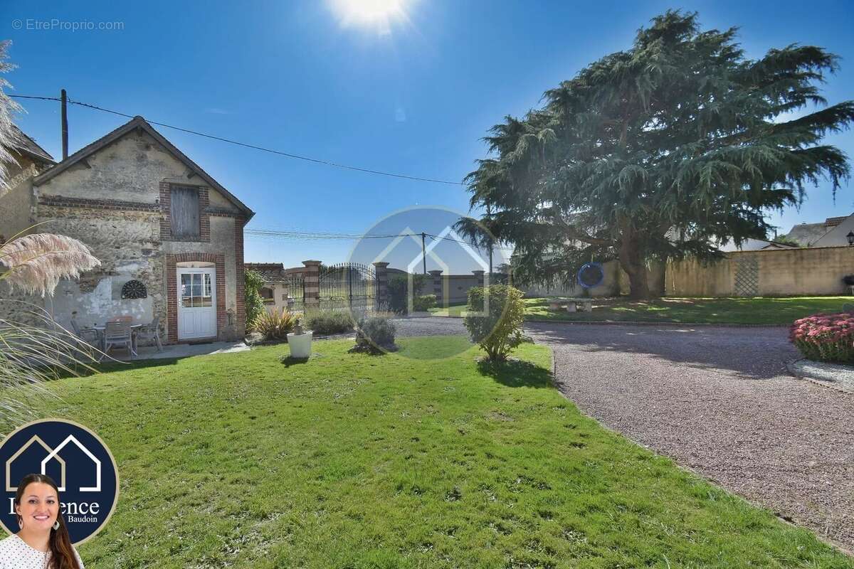 Maison à TREMBLAY-LES-VILLAGES