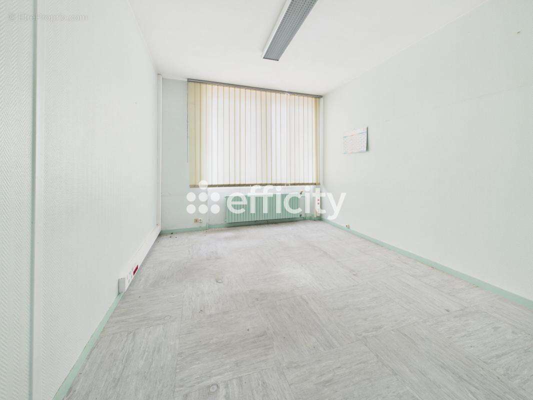 Appartement 655 m² à Bourg-En-Bresse  - photo 10