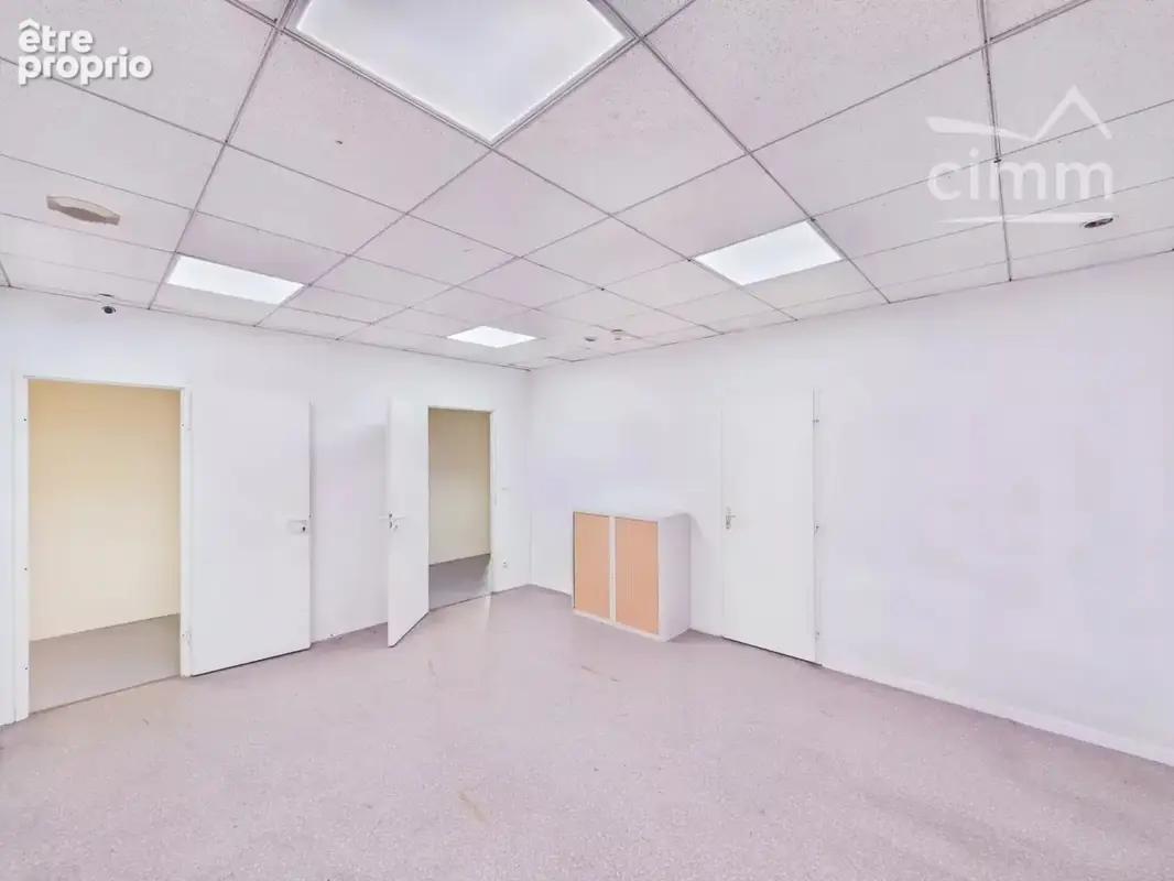 Local Commercial / Bureaux de 228 m² - Quartier de l'Aigle - photo 6