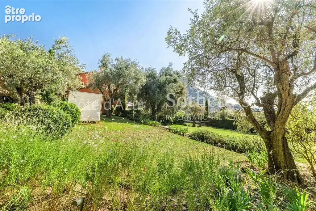 Vence bastide néo provençale avec vue mer, piscine chauffée et jardin paysager de 4 300 m² - photo 20