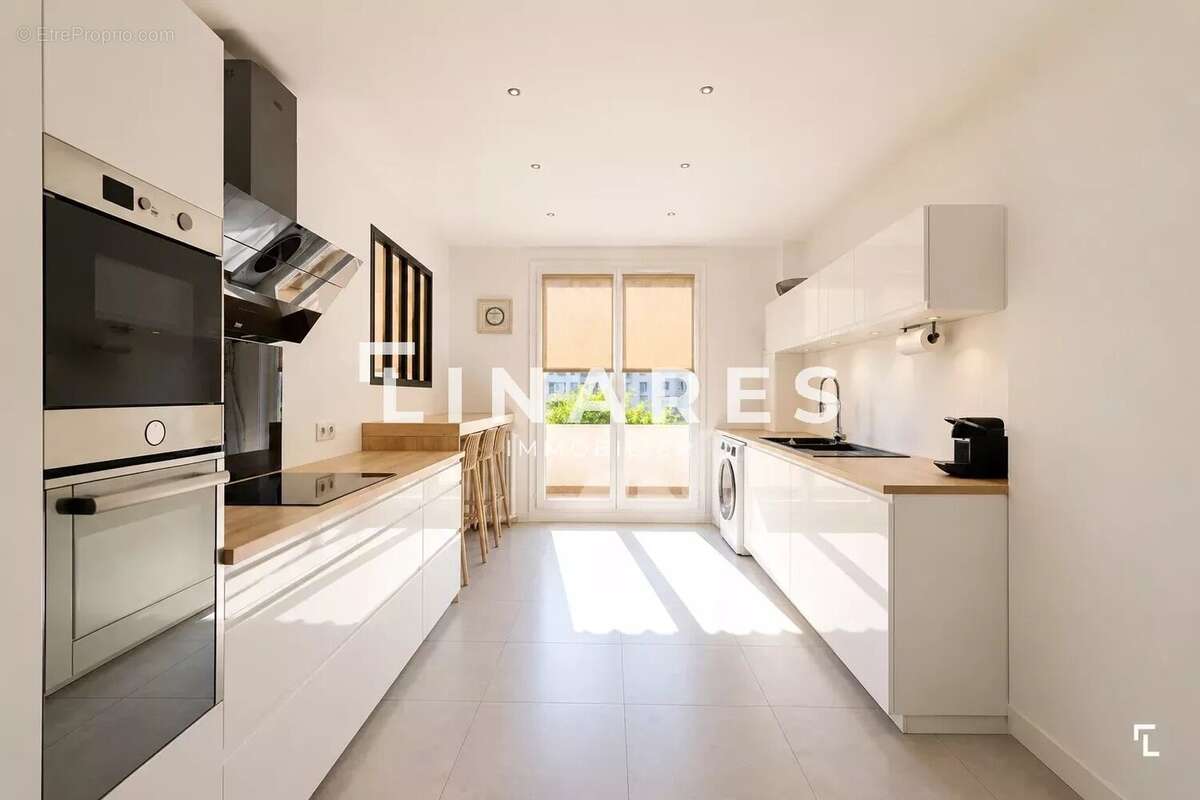MON MERMOZ - Appartement T3/T4 de 115m2 - Deux balcons - Cave - 13008 CARRE D'OR - photo 3