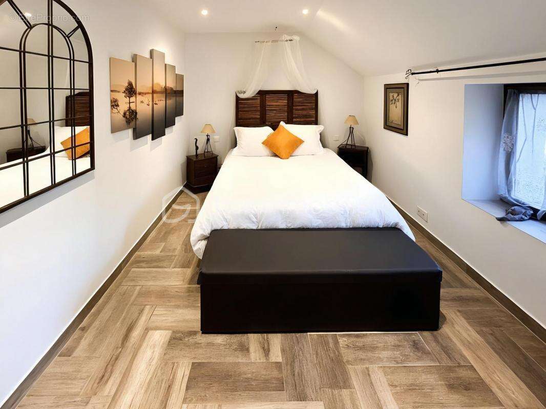 Commerce à FONTENAY-LES-BRIIS