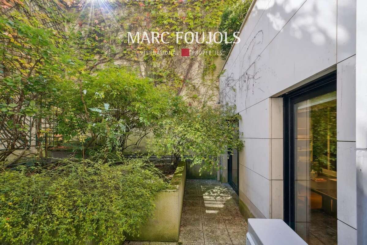 Commerce à PARIS-16E