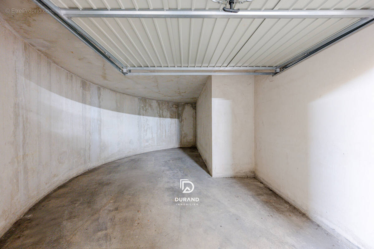 Parking à MARSEILLE-8E