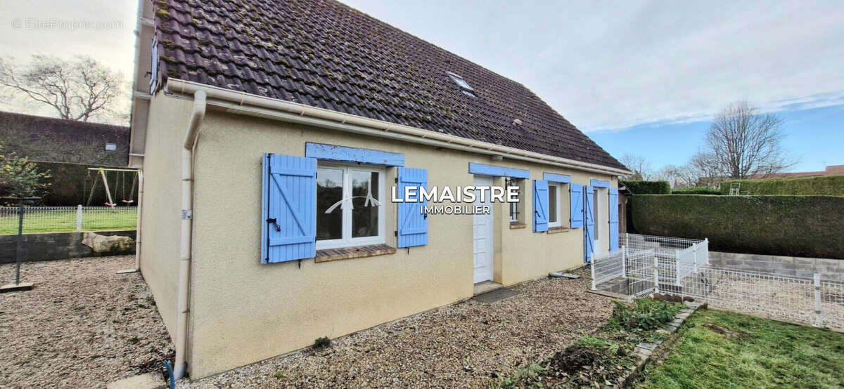 Maison à SAINT-CLAIR-SUR-LES-MONTS