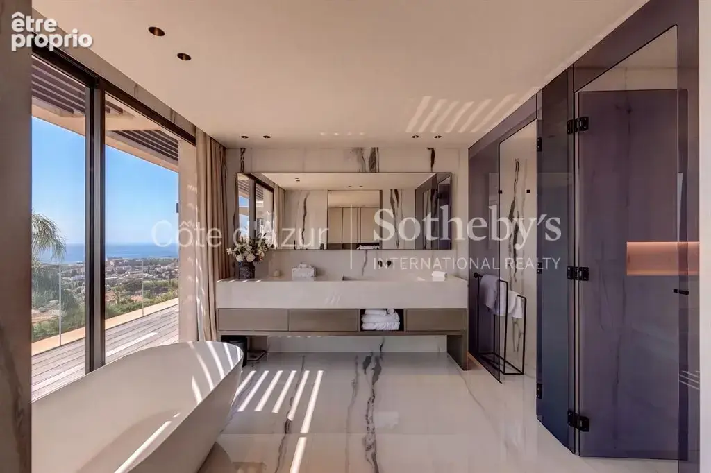 Vallauris, villa d'architecte contemporaine de 433 m² avec cinq suites, piscine miroir - photo 15