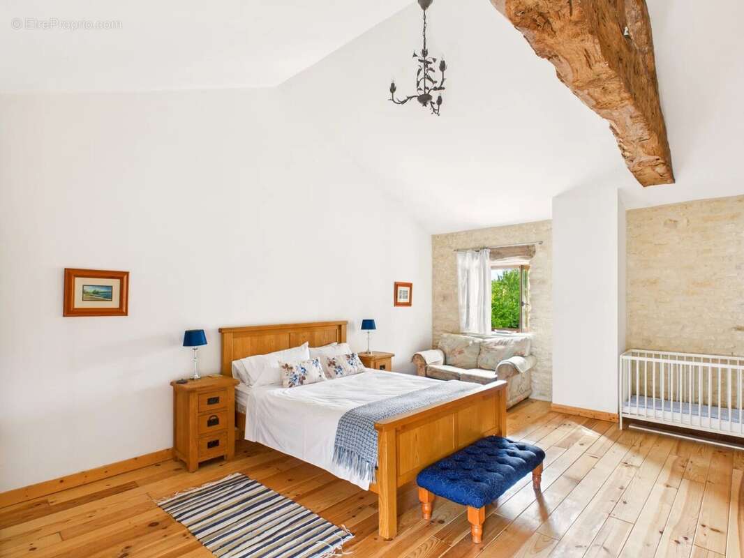 Maison à SAINT-PIERRE-DE-JUILLERS