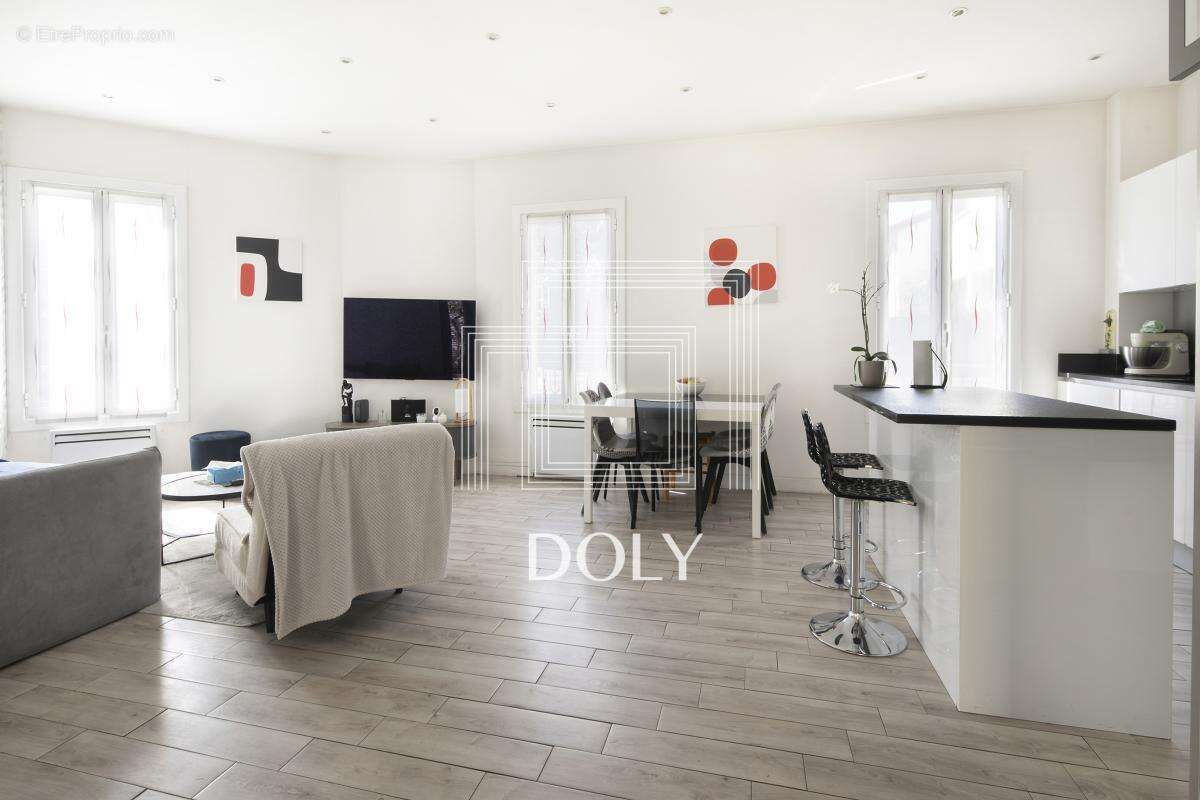 Maison à COURBEVOIE