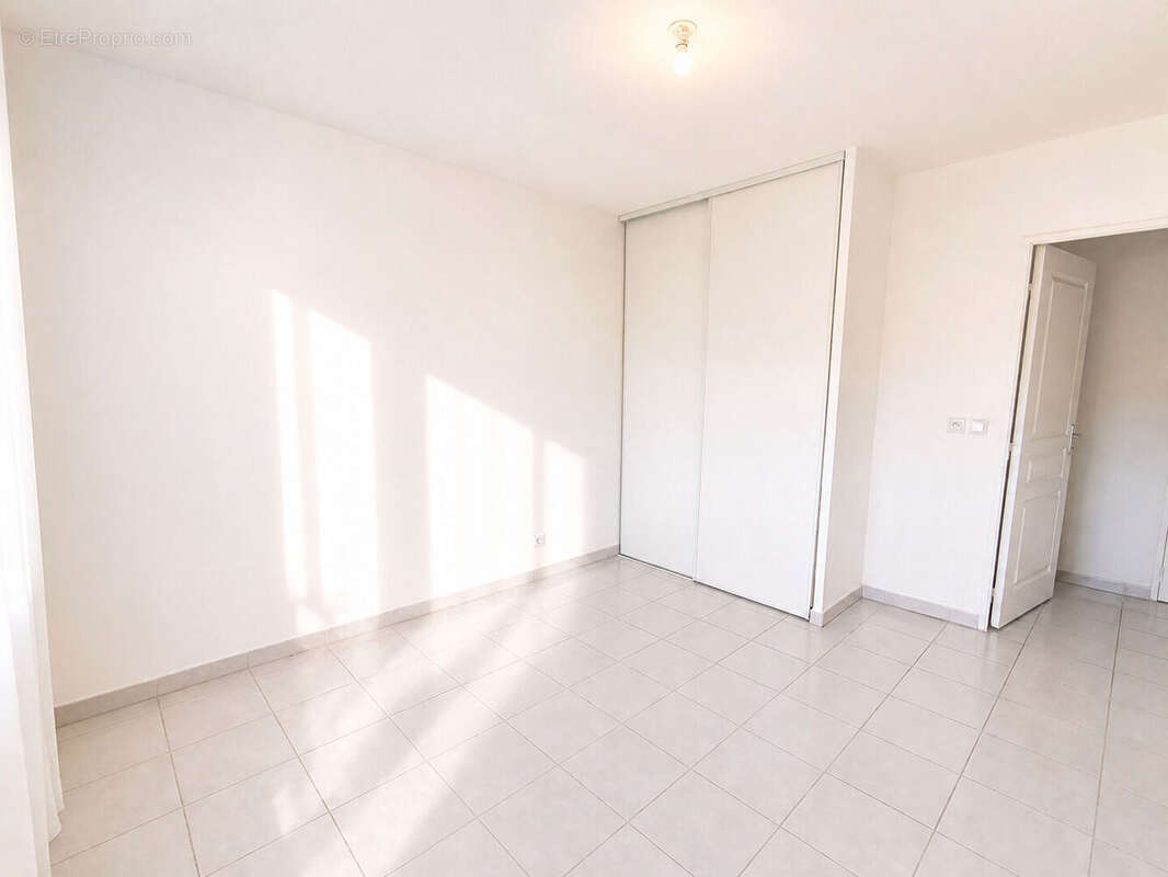Appartement à GARONS