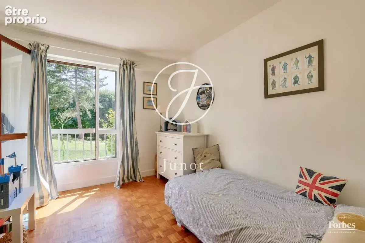 Versailles - PLACE LABOULAYE -  Appartement - 5 chambres -120 m². - photo 7