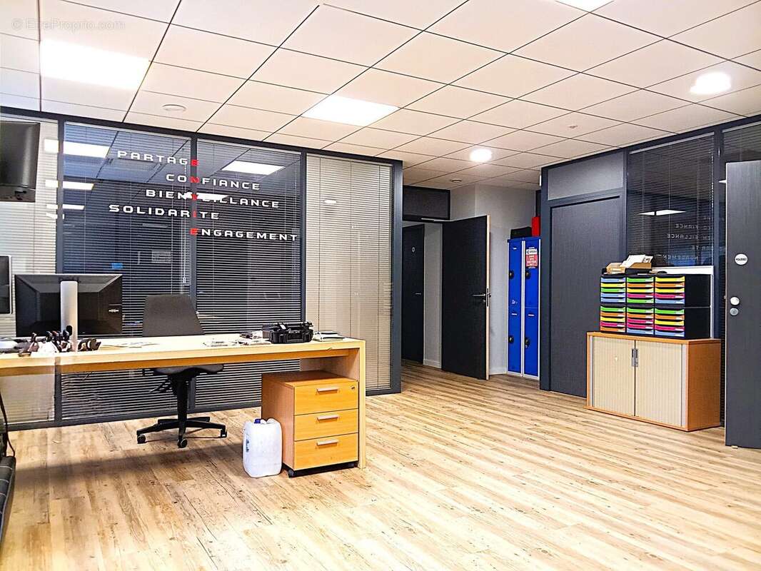 Commerce à VILLENAVE-D&#039;ORNON