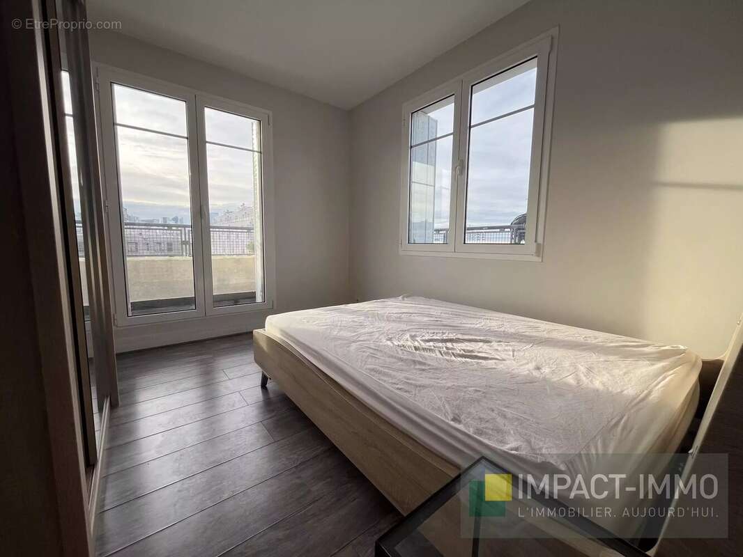 Appartement à COURBEVOIE