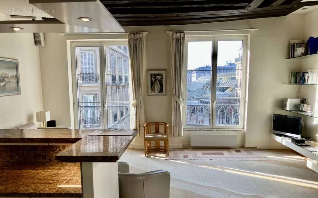 Appartement à PARIS-1E